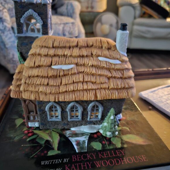 Dickens Village - Ivy Glen Church - Picture 2 of 7